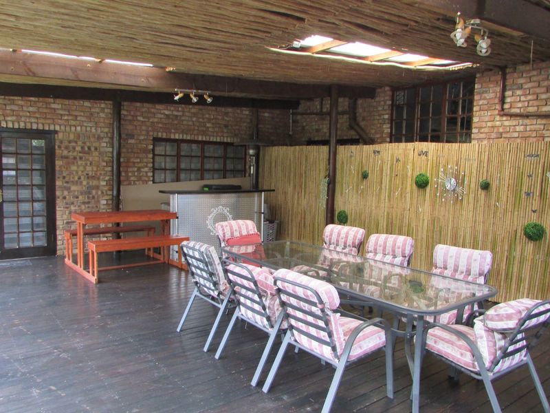 4 Bedroom home plus 2 flats! - Photo 9