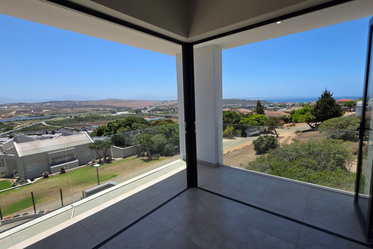 Newly Built... Excellent Views... Transfer Costs Included !!! - Photo 5