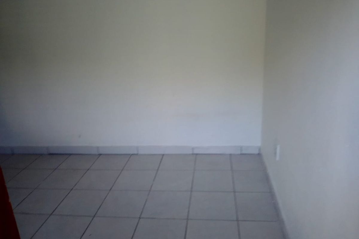 A Charming 1 Bedroom 1 Bathroom  - Photo 3