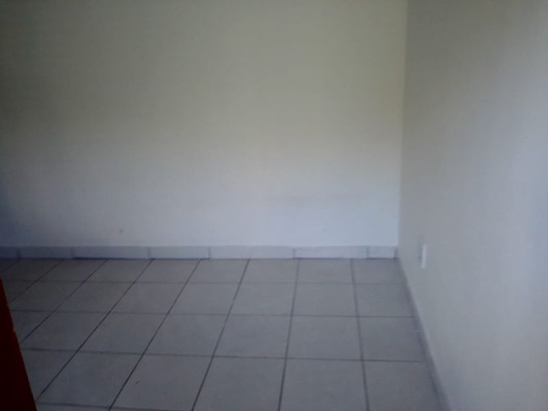A Charming 1 Bedroom 1 Bathroom  - Photo 3