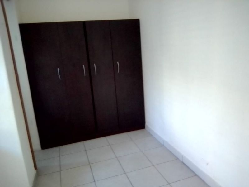 A Charming 1 Bedroom 1 Bathroom  - Photo 4