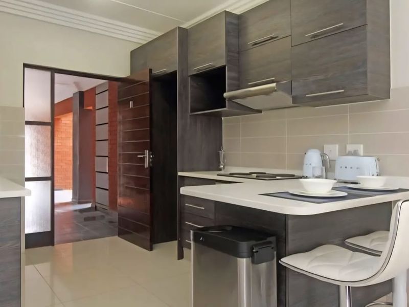 Beautiful 3 bedroom 2 bathroom apartment For Sale in Eveleigh, Boksburg - Photo 2