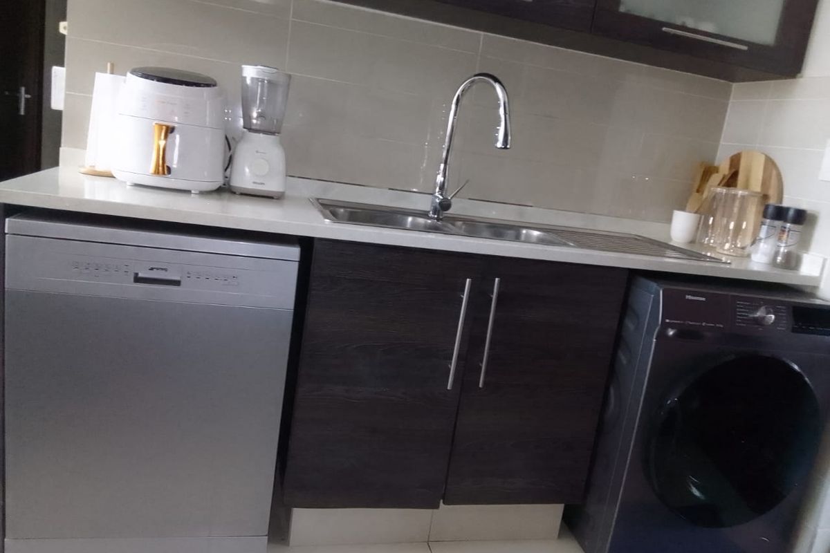 Beautiful 3 bedroom 2 bathroom apartment For Sale in Eveleigh, Boksburg - Photo 3