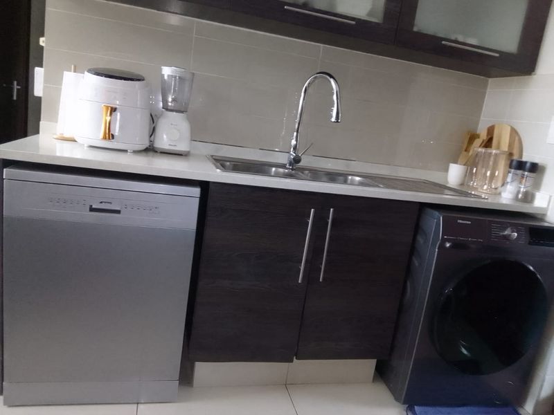 Beautiful 3 bedroom 2 bathroom apartment For Sale in Eveleigh, Boksburg - Photo 3