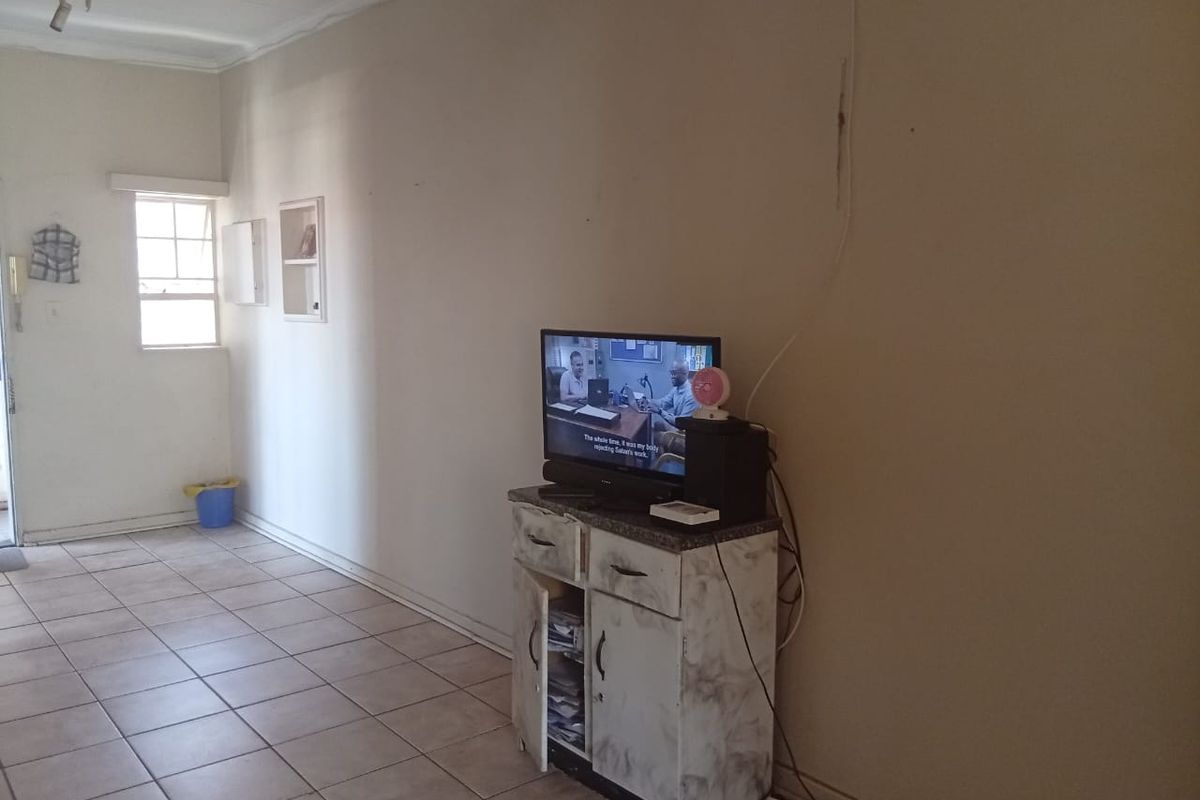 Spacious 1-Bedroom Apartment  - Photo 5