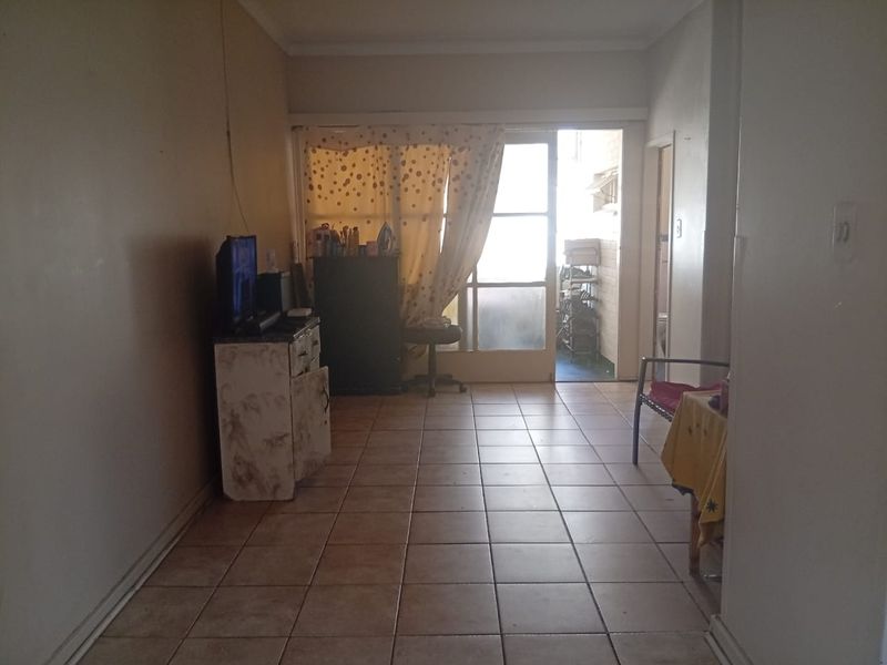 Spacious 1-Bedroom Apartment  - Photo 6