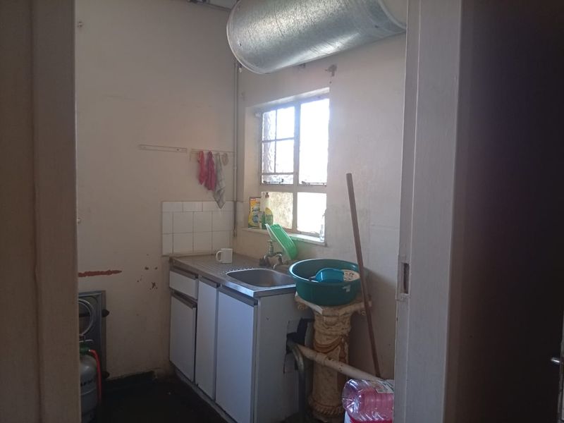 Spacious 1-Bedroom Apartment  - Photo 8