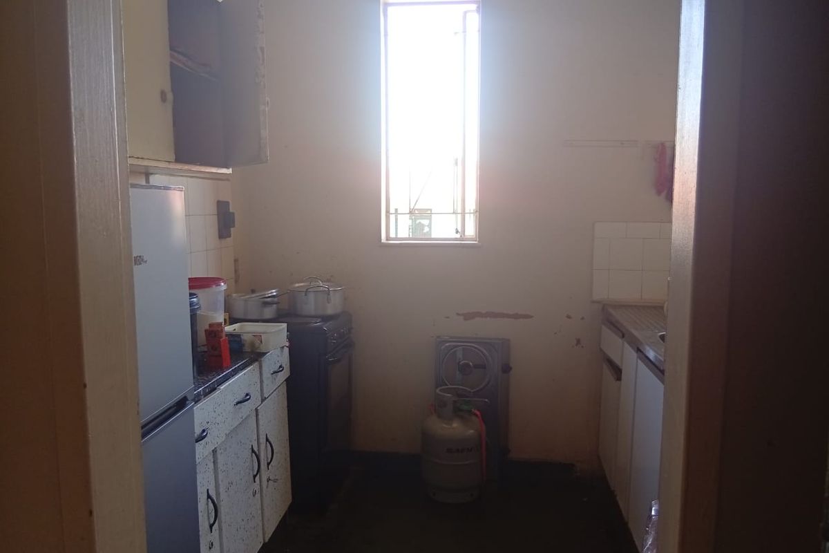 Spacious 1-Bedroom Apartment  - Photo 2