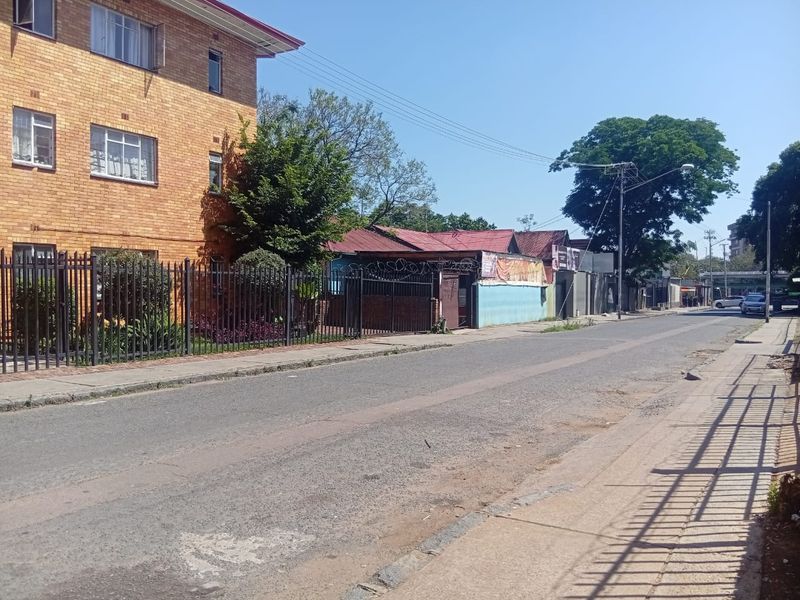 Spacious 1-Bedroom Apartment  - Photo 7