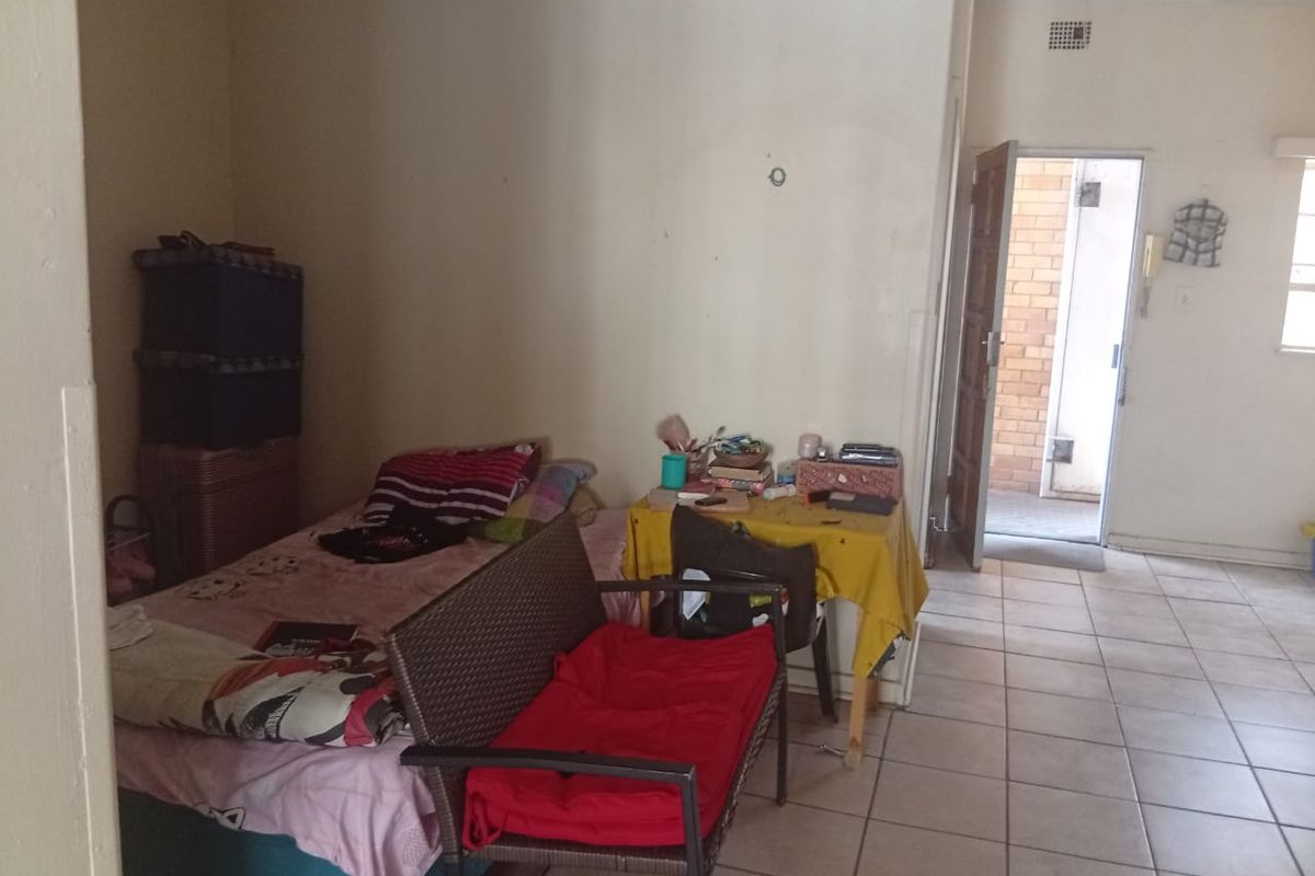 Spacious 1-Bedroom Apartment  - Photo 4