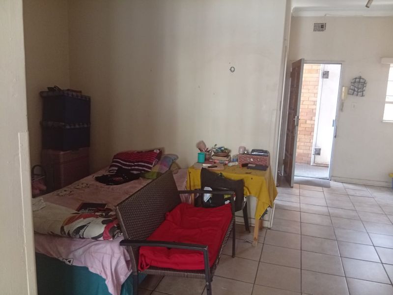 Spacious 1-Bedroom Apartment  - Photo 4