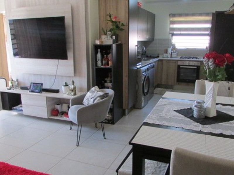 Modern 3 Bed Flat with Excellent Lifestyle Amenities - Photo 3