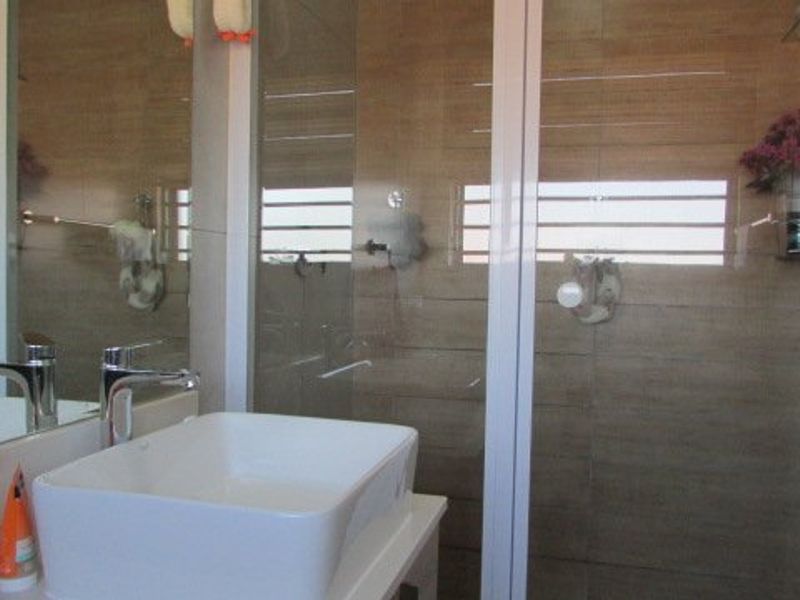 Modern 3 Bed Flat with Excellent Lifestyle Amenities - Photo 10