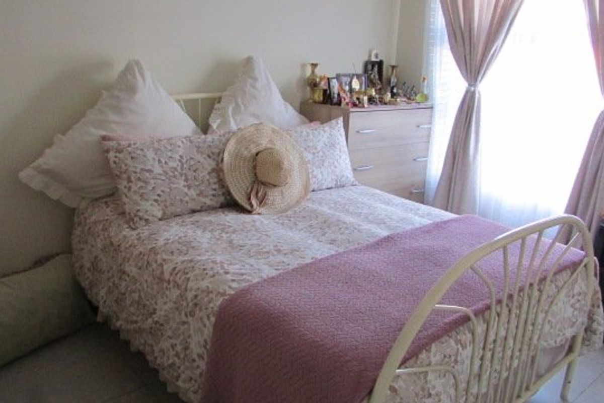 Modern 3 Bed Flat with Excellent Lifestyle Amenities - Photo 4