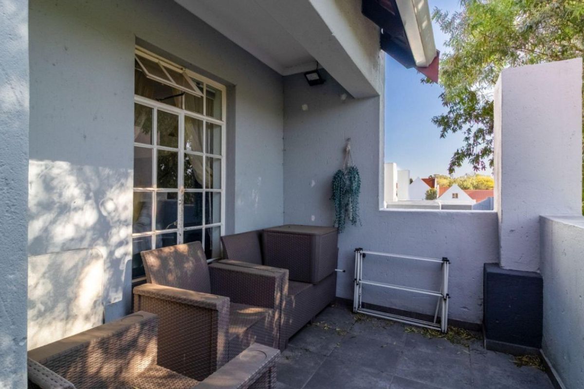 2 Bed Townhouse for Sale – Stylish, Secure & Pet-Friendly Living! - Photo 5