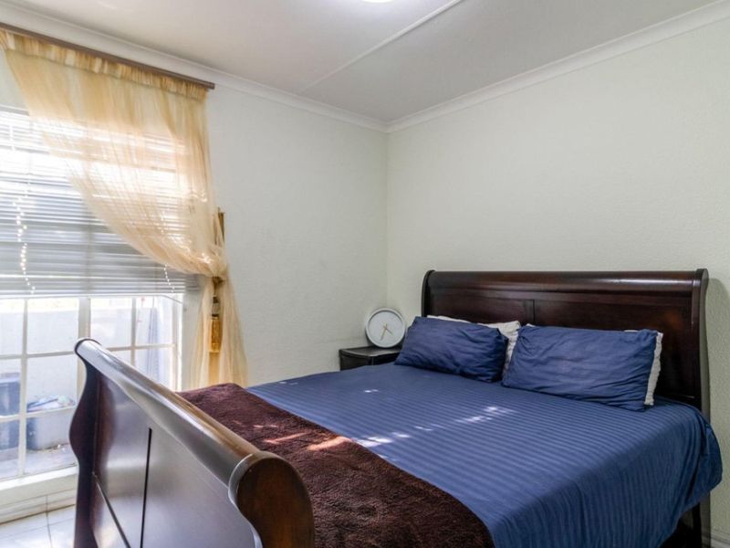 2 Bed Townhouse for Sale – Stylish, Secure & Pet-Friendly Living! - Photo 8