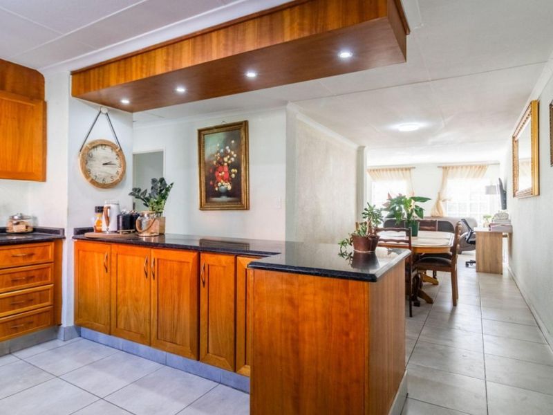 2 Bed Townhouse for Sale – Stylish, Secure & Pet-Friendly Living! - Photo 3