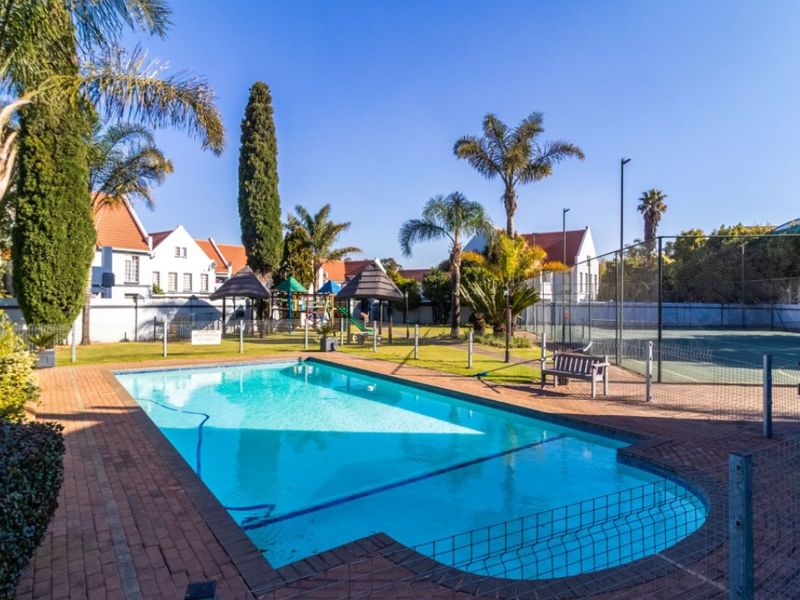 2 Bed Townhouse for Sale – Stylish, Secure & Pet-Friendly Living! - Photo 2