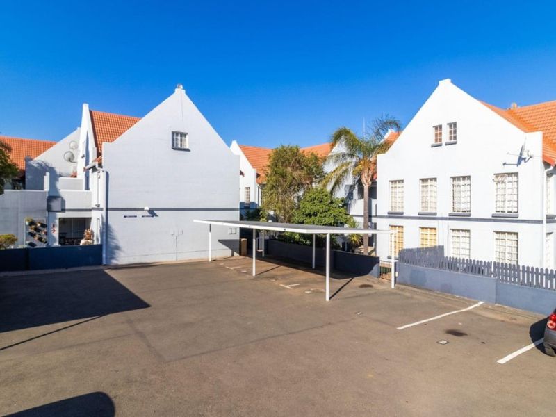 2 Bed Townhouse for Sale – Stylish, Secure & Pet-Friendly Living! - Photo 1