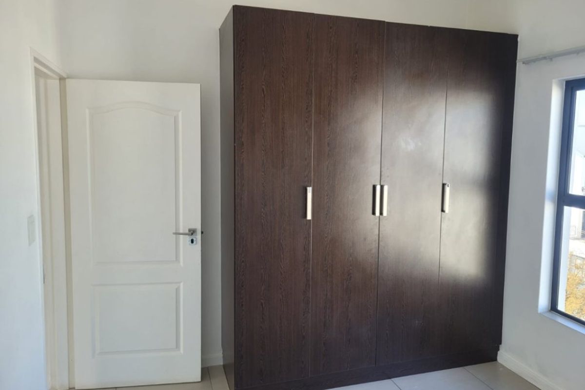 2 Bed Flat for Sale – Spacious, Modern & Secure Living! - Photo 5