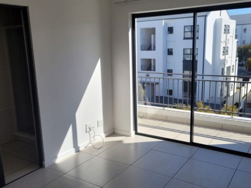 2 Bed Flat for Sale – Spacious, Modern & Secure Living! - Photo 7