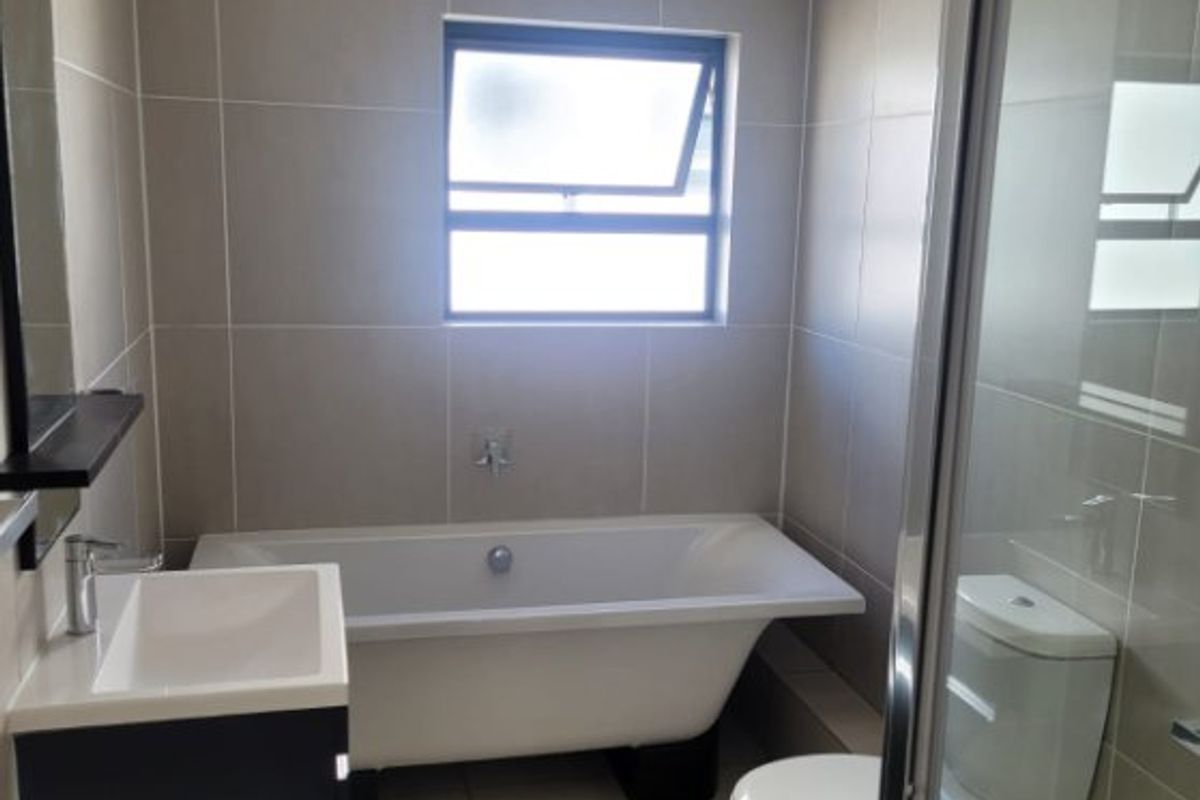 2 Bed Flat for Sale – Spacious, Modern & Secure Living! - Photo 4