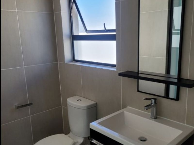 2 Bed Flat for Sale – Spacious, Modern & Secure Living! - Photo 10