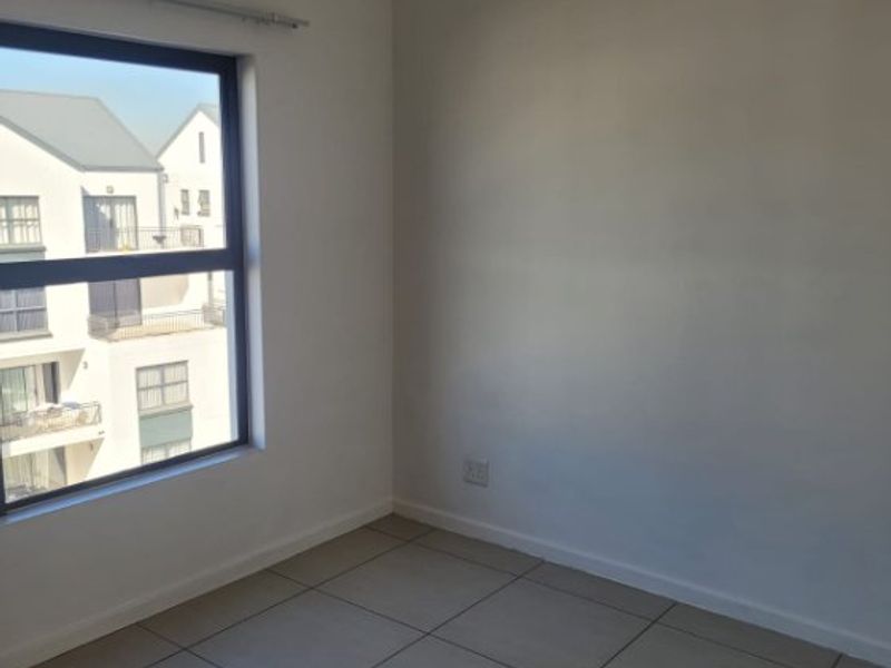 2 Bed Flat for Sale – Spacious, Modern & Secure Living! - Photo 6