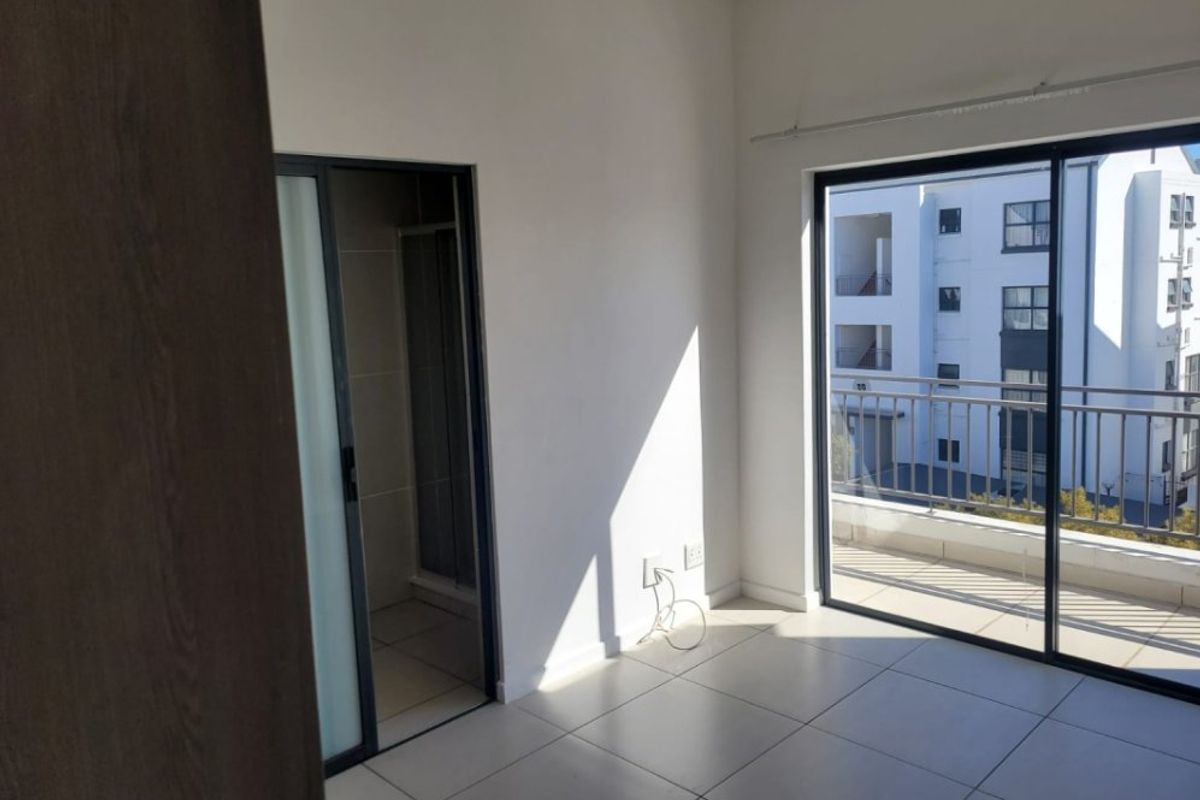 2 Bed Flat for Sale – Spacious, Modern & Secure Living! - Photo 2