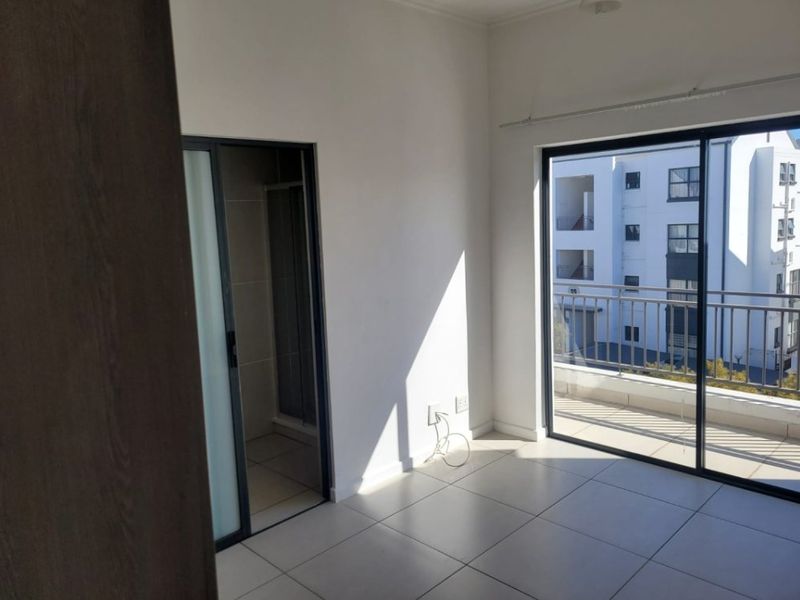 2 Bed Flat for Sale – Spacious, Modern & Secure Living! - Photo 2