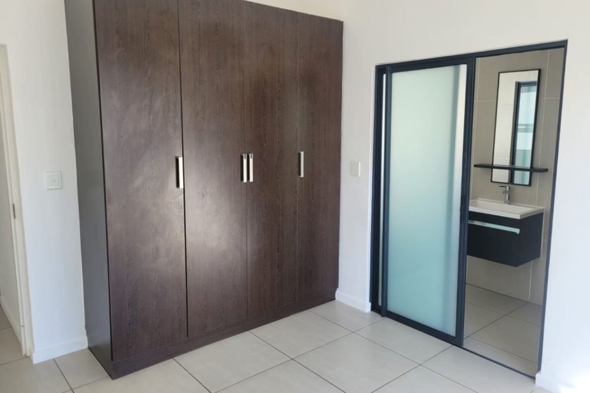 2 Bed Flat for Sale – Spacious, Modern & Secure Living! - Photo 3