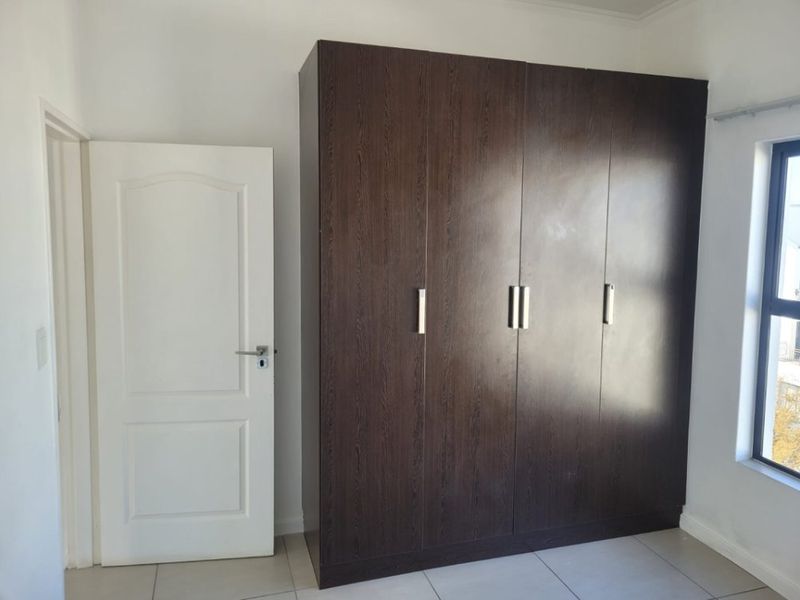 2 Bed Flat for Sale – Spacious, Modern & Secure Living! - Photo 5