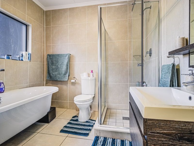 3 Bed Townhouse for Sale – Modern Living in a Secure Lifestyle Estate! - Photo 10