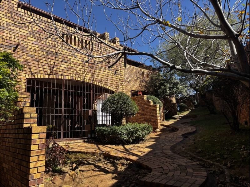 2 Bed Townhouse for Sale – Secure, Comfortable & Convenient Living! - Photo 2