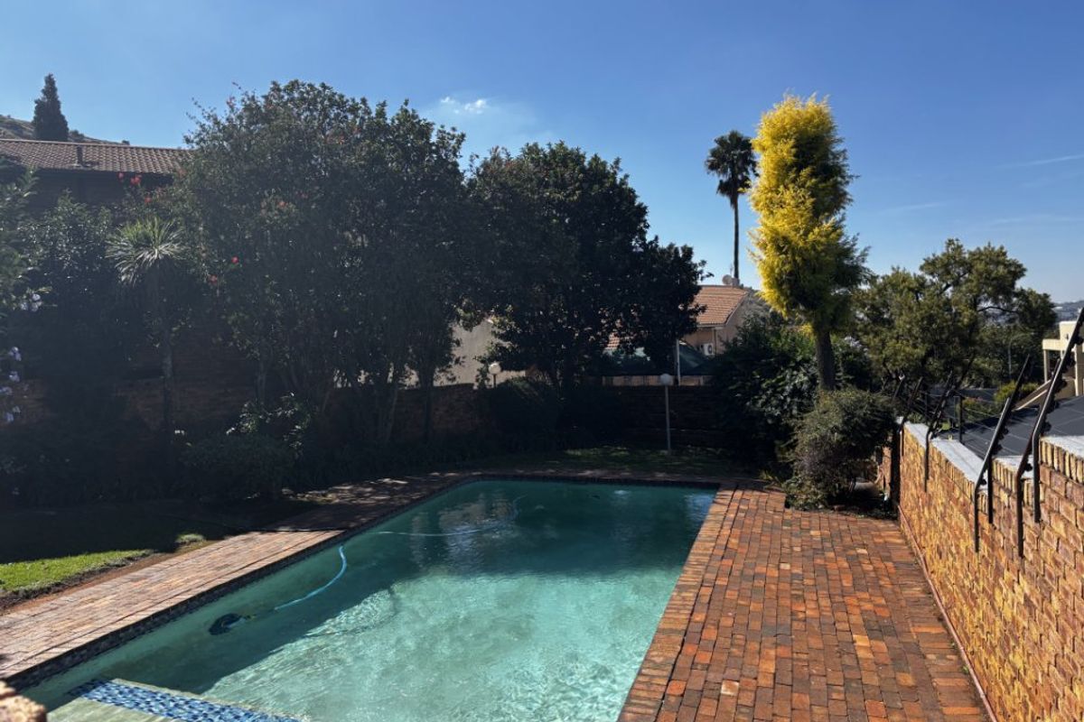 2 Bed Townhouse for Sale – Modern, Secure & Convenient Living! - Photo 2