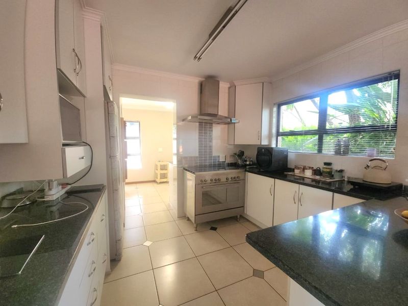 Beautiful Family Home in the Sought After Seasons Golf Estate, Hartbeespoort NW - Photo 9