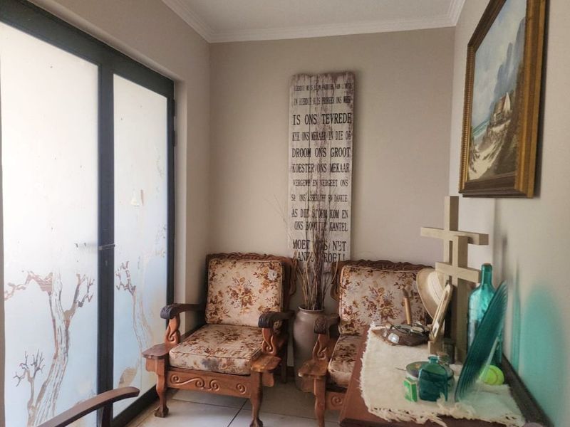 Beautiful Family Home in the Sought After Seasons Golf Estate, Hartbeespoort NW - Photo 8