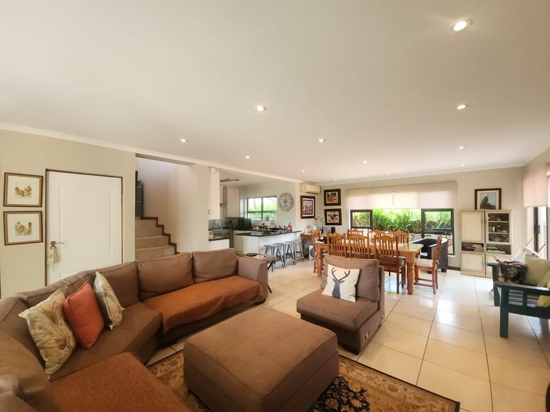 Beautiful Family Home in the Sought After Seasons Golf Estate, Hartbeespoort NW - Photo 2