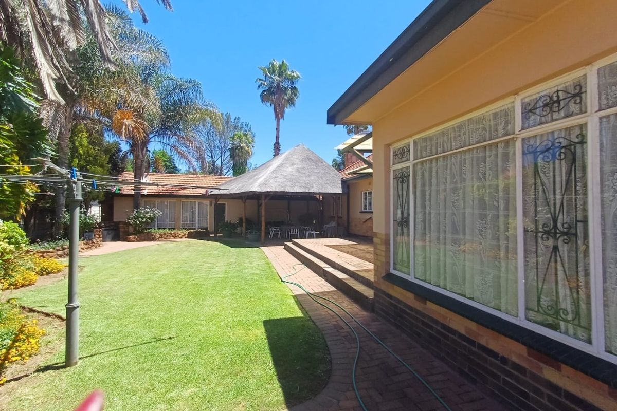 Spacious Family Home or Business Gem in Wilkoppies, Klerksdorp - Photo 5