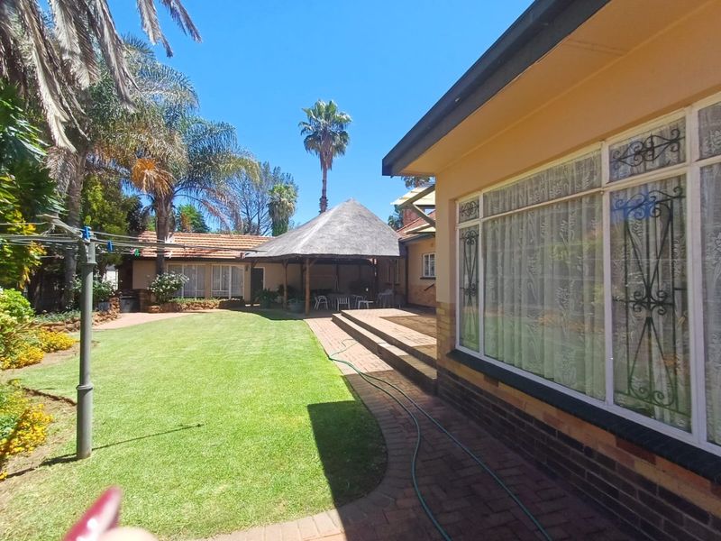 Spacious Family Home or Business Gem in Wilkoppies, Klerksdorp - Photo 5