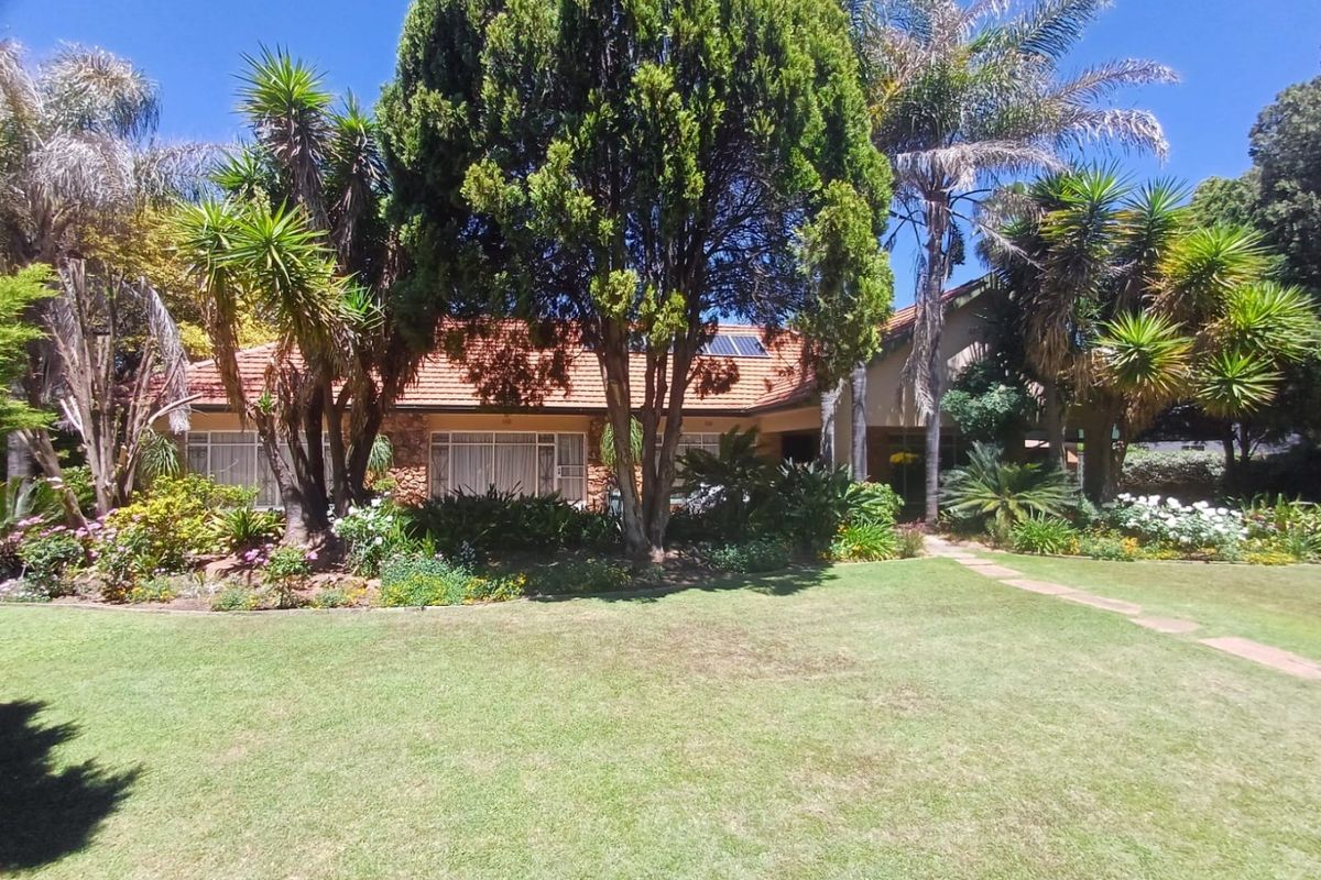 Spacious Family Home or Business Gem in Wilkoppies, Klerksdorp - Photo 2