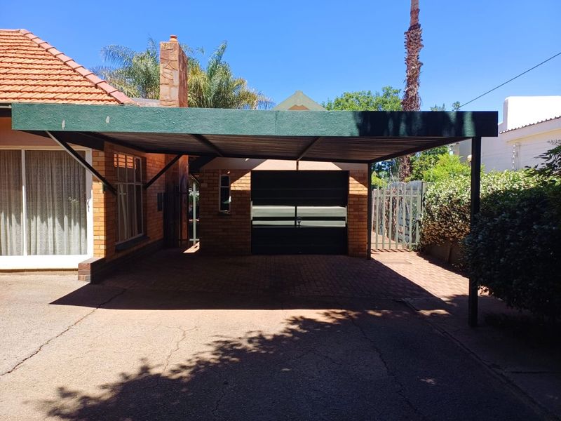 Spacious Family Home or Business Gem in Wilkoppies, Klerksdorp - Photo 8