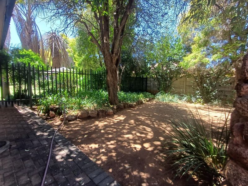 Spacious Family Home or Business Gem in Wilkoppies, Klerksdorp - Photo 7