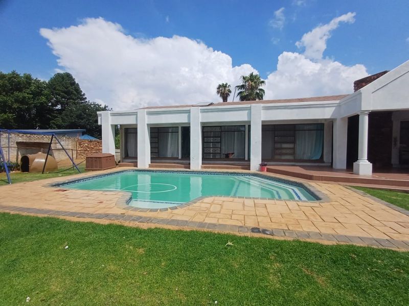 Beautiful Family Retreat in the Heart of Flamwood, Klerksdorp - Photo 2