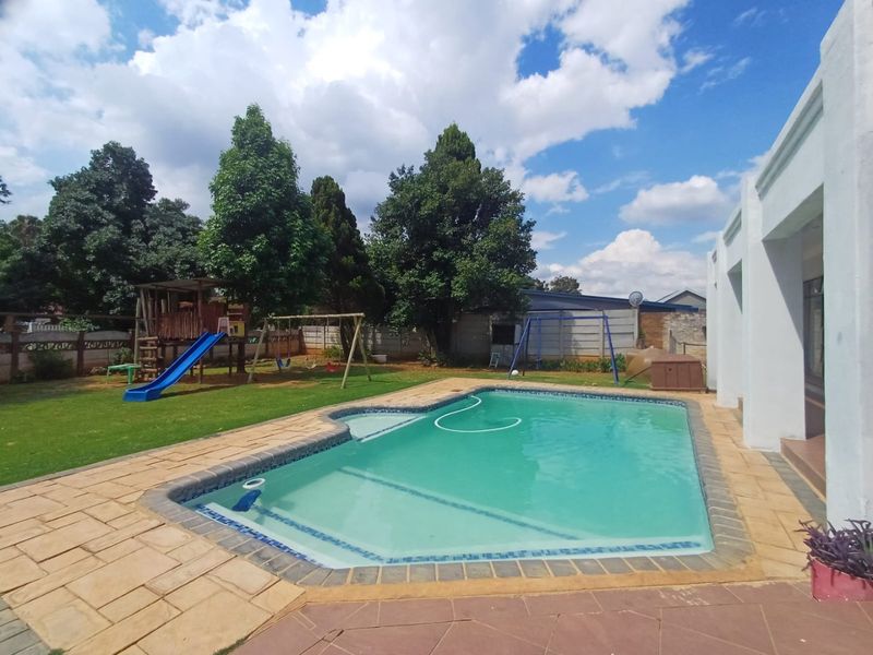 Beautiful Family Retreat in the Heart of Flamwood, Klerksdorp - Photo 4