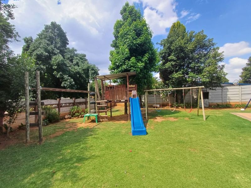 Beautiful Family Retreat in the Heart of Flamwood, Klerksdorp - Photo 7