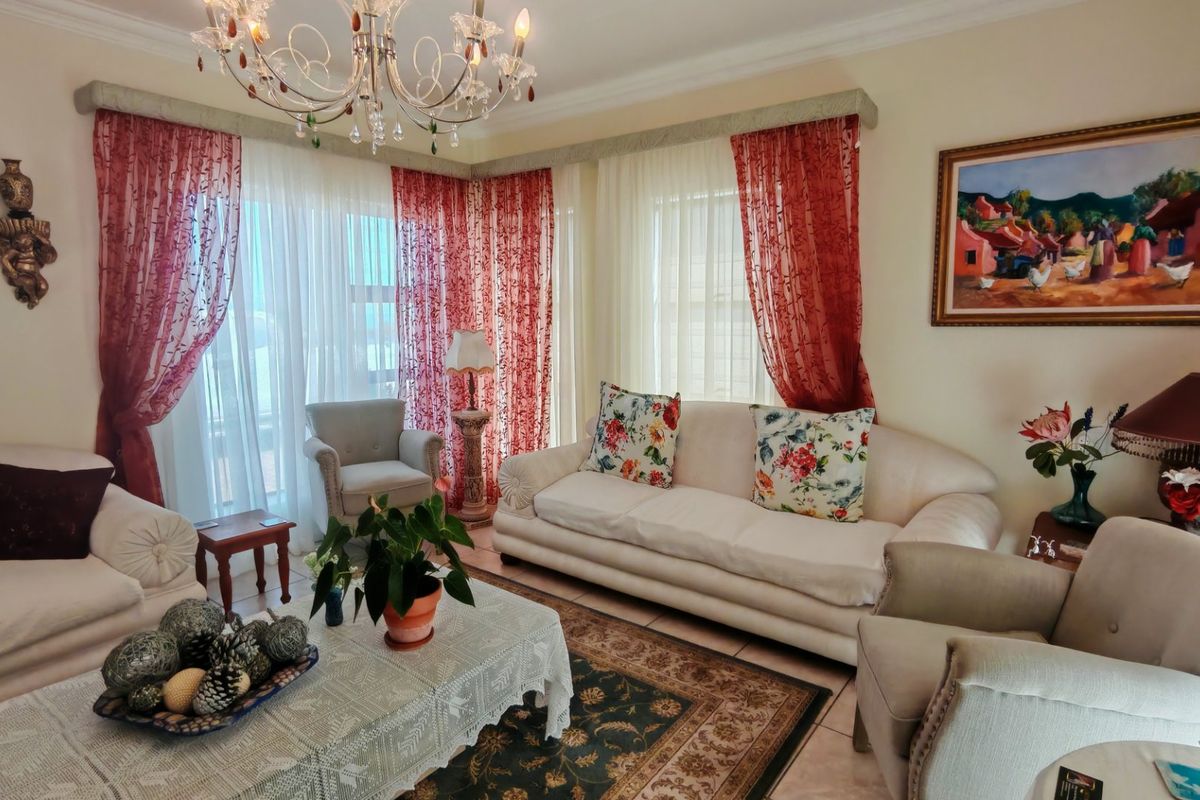 Elegant Residence Near the Scenic Coastal Shore - Photo 3