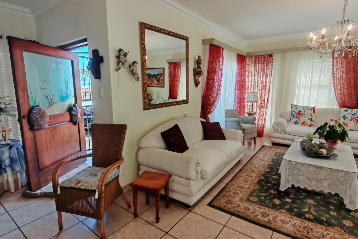 Elegant Residence Near the Scenic Coastal Shore - Photo 2