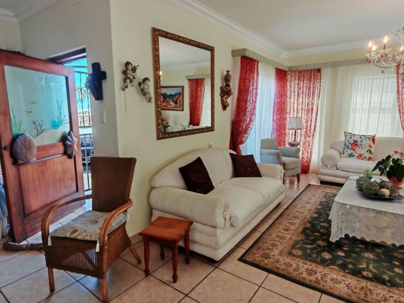 Elegant Residence Near the Scenic Coastal Shore - Photo 2