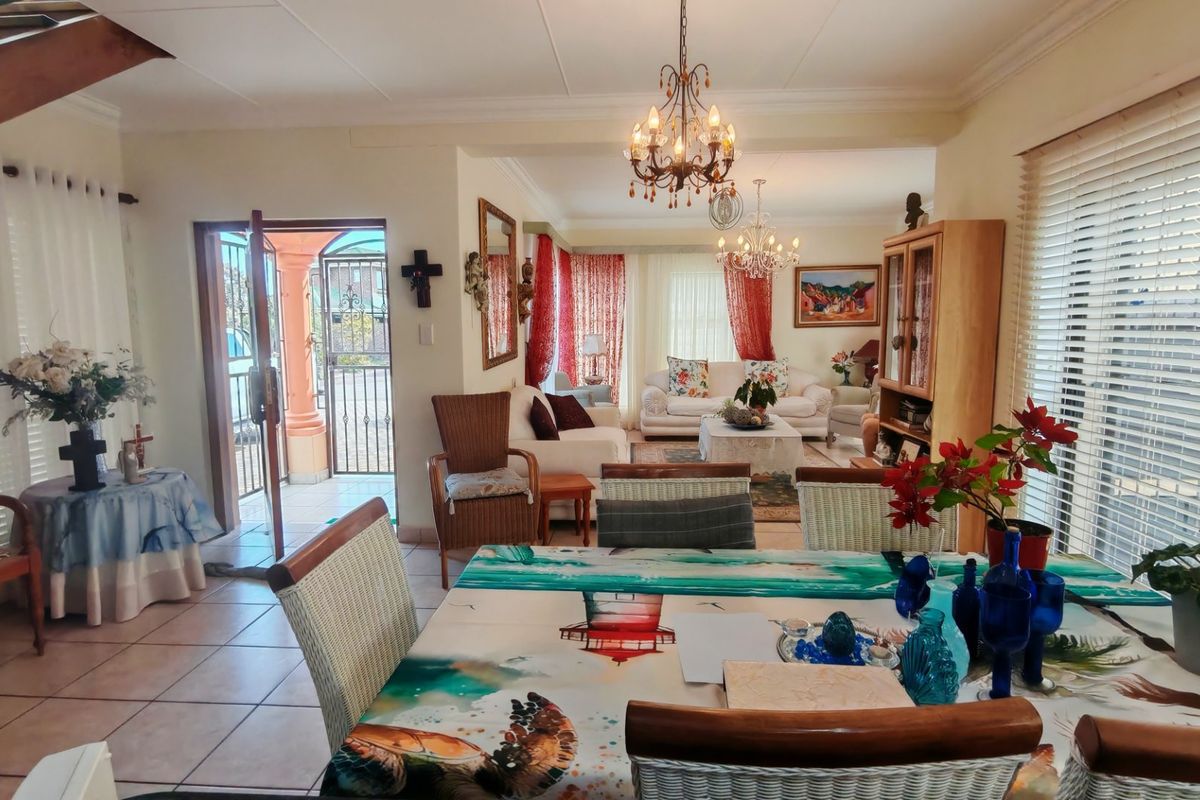 Elegant Residence Near the Scenic Coastal Shore - Photo 5